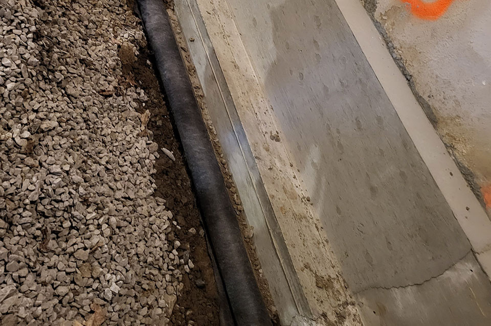 Sous oeuvre avec drain français intérieur